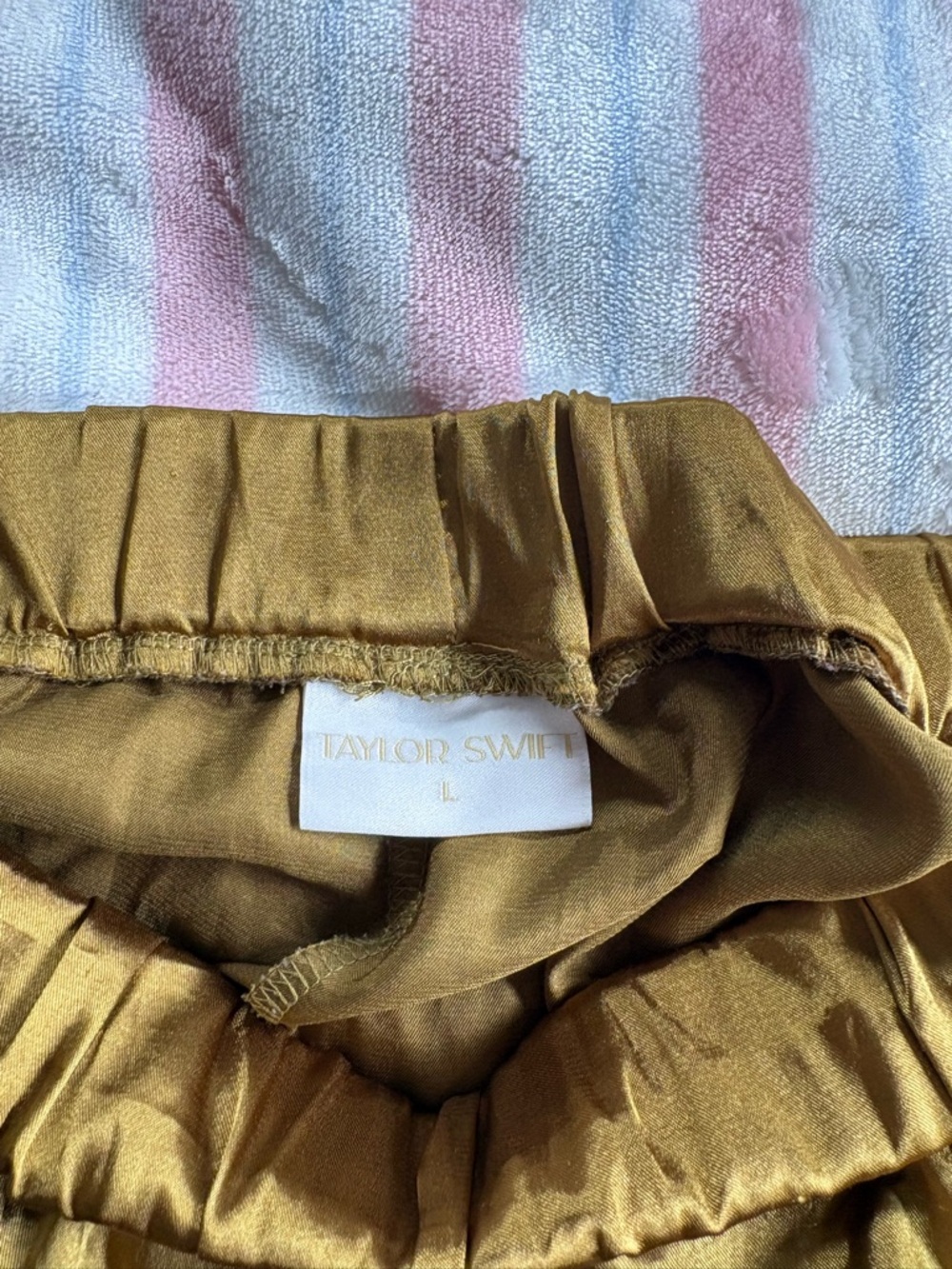 Authentic Taylor Swift Fearless Gold Satin Pajama Set - Picture 6 of 6